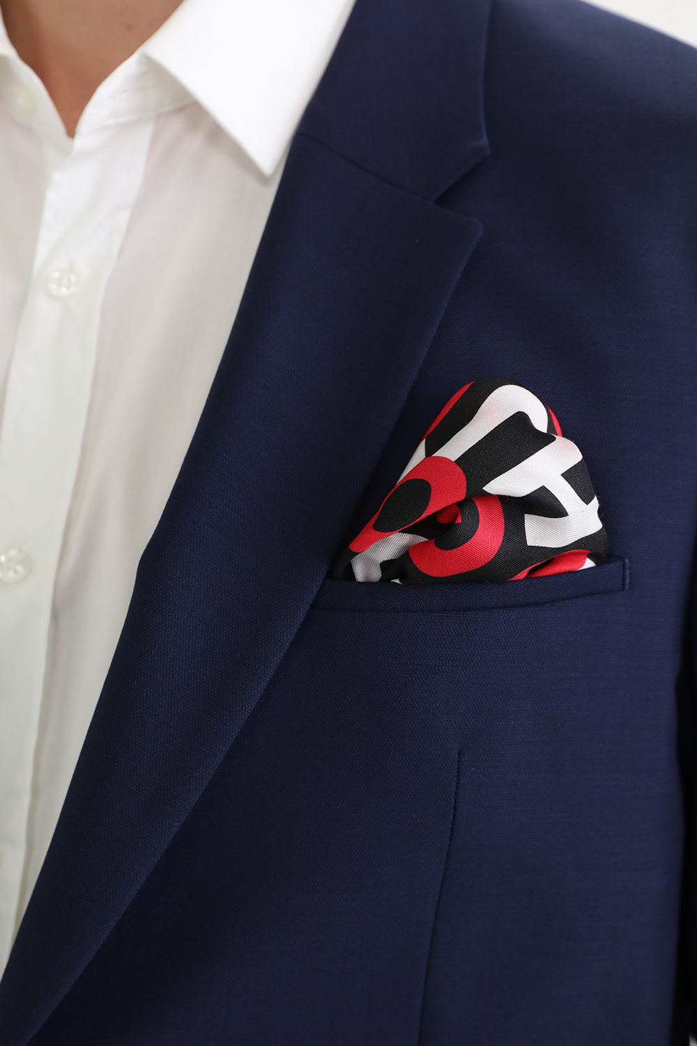 מטפחת כיס מונוגרמית